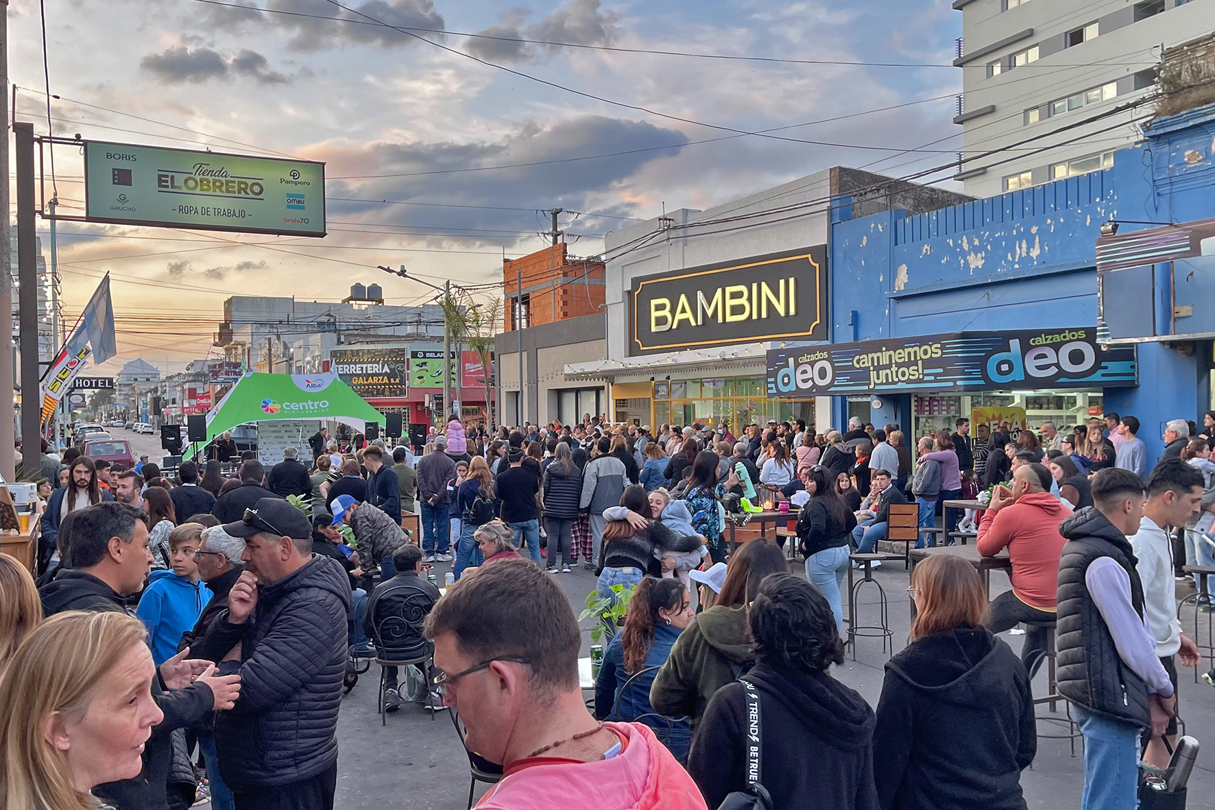 La Familia Berm dez en una nueva edici n de Peatonal Necochea